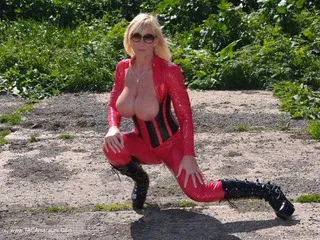 Rubber Porn Videos and Pictures