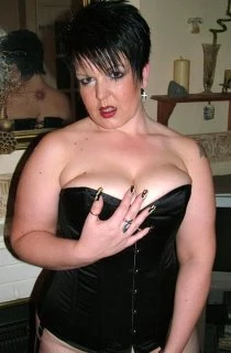 Double Dee - A curvaceous, clean shaven 30 something with suckable DD delights. Dee describes herself as a Filthy Slut with a mouth for suckin and an ass for fuckin
