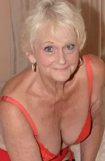 Sparkle - Sparkle is a sexy curvy 79 year old GILF taking her first steps in the adult industry. A must see for all mature fans