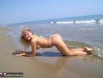 Sexy Marry. Fun at the beach Free Pic 2