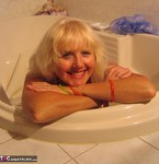 Ruth. Bath Tub Blowie Free Pic 2