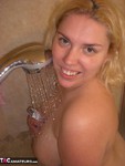 Barby. Barby's Hot Shower Fun Free Pic 2