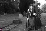 SpeedyBee. Halloween 1 The Grave Yard Free Pic 10