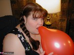 Curvy Gillian. BlowJobs & Balloons Free Pic 2