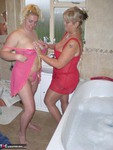 Barby. Barby & Raz's Bathroom Fun Free Pic 3