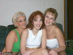 Reba. Me & My Pals Play Twister Free Pic 1