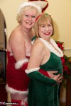 SpeedyBee. Mrs Santa & Her Elf Free Pic 11