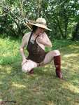 Mary Bitch. in my vegetable garden Free Pic 14