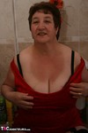 Kinky Carol. Hot n horny in the bathroom Free Pic 14