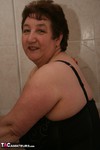 Kinky Carol. Hot 'N Horny In The Bathroom Free Pic 2