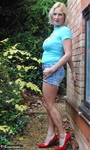Molly MILF. Outside Free Pic 3