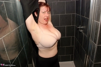 Juicey Janey. Shaved Shower Free Pic 3