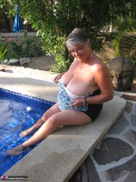 Girdle Goddess. Butt Naked In The Swimming Pool Free Pic 3