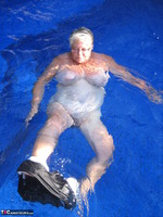 Girdle Goddess. Butt Naked In The Swimming Pool Free Pic 10