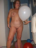 Busty Bliss. Balloons Boobs Bath & Boy Toy Free Pic 9