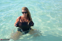 Sweet Susi. Swimsuit Milf In Florida Free Pic 6
