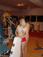 Sweet Susi. Two Hot Girls In The Fitness Studio Pt1 Free Pic 1