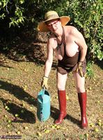Mary Bitch. In My Garden In Rubber Boots Free Pic 19