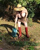 Mary Bitch. In My Garden In Rubber Boots Free Pic 20