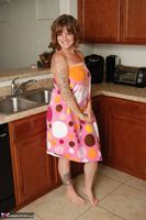 Misty B. Getting wet in the kitchen Free Pic 1