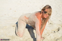 Sweet Susi. In The Sand On The Beach Free Pic 11