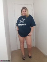 Busty Kris Ann. Go Cowboys Free Pic 1
