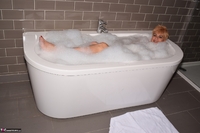 Dimonty. Bubble Bath & SHower Free Pic 1