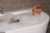 Dimonty. Bubble Bath & SHower Free Pic 2