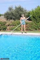 Sweet Susi. The Pool Cleaner Pt1 Free Pic 1