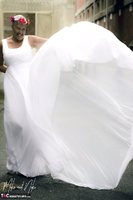 Savana. Wedding Dress Free Pic 2