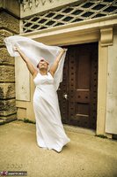 Savana. Wedding Dress Free Pic 19