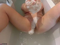 Barby. Hot Soapy Shower Free Pic 19