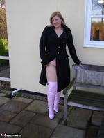 Samantha. Naked Booted Housewife Free Pic 2