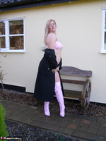 Samantha. Naked Booted Housewife Free Pic 5