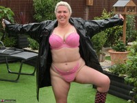 Barby. Dancing In The Rain Free Pic 3