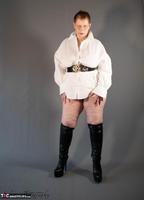 Posh Sophia. Virginal White Free Pic 5