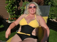 Barby. Beautiful Sunny Day In The Garden Free Pic 3