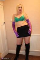 Tracey Lain. Green Bra Purple Gloves Free Pic 1