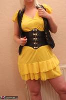 Tracey Lain. Yellow & Black Gallery Free Pic 1