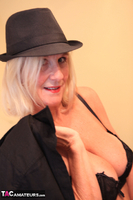 Molly MILF. Trilby Hat Babe Free Pic 5