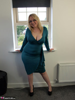 Sindy Bust. Hotwife In Teal Free Pic 3