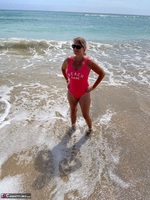 Sweet Susi. Life's A Beach Free Pic 1