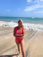 Sweet Susi. Life's A Beach Free Pic 5