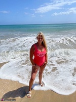 Sweet Susi. Life's A Beach Free Pic 6