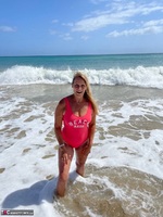 Sweet Susi. Life's A Beach Free Pic 7