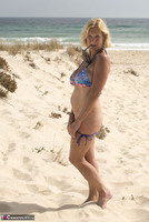 Molly MILF. Hot Beach Bikini Babe Molly Free Pic 5