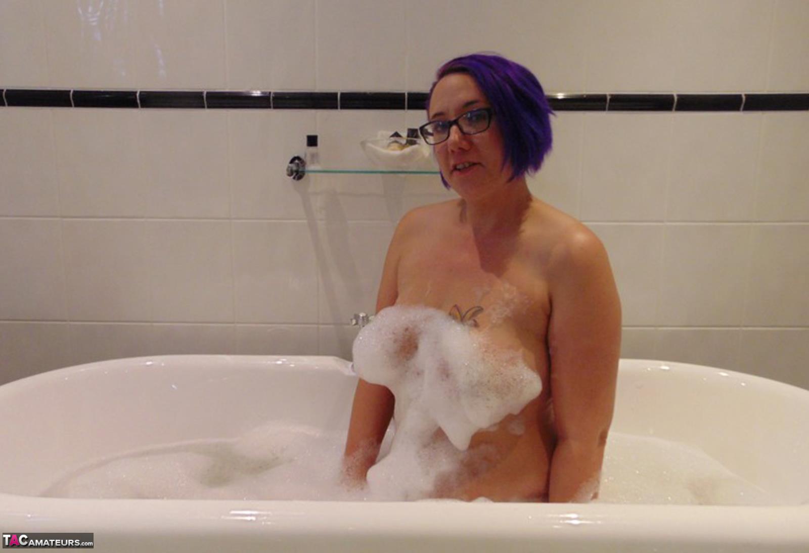 Jennifer tilly bubble bath