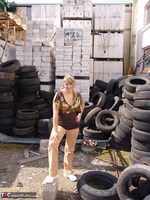 Sweet Susi. At The Junkyard Free Pic 1