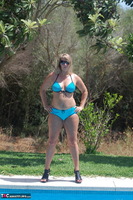 Sweet Susi. Bikini Striptease By The Pool Free Pic 1