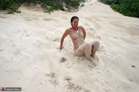 Roxeanne. Naked in the sand n surf Free Pic 7